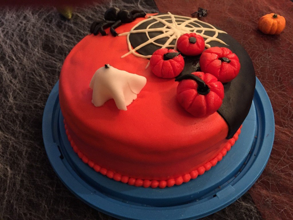 8 Ghoulishly Festive Halloween Cakes for Beginners - XO, Katie Rosario